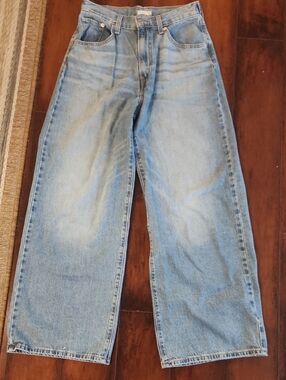 Levi's Light Wash Wide-Leg Women's Jeans